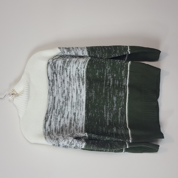 Green Color Block Mock Neck Long Sleeve Sweater - Picture 2 of 7